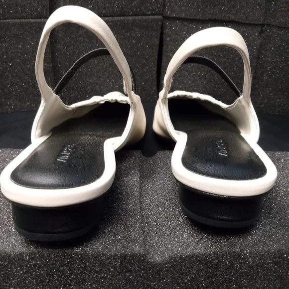 New Vince Women's Buttery Soft Leather Cream and Black Slingback Flats Size 7M - Picture 6 of 12